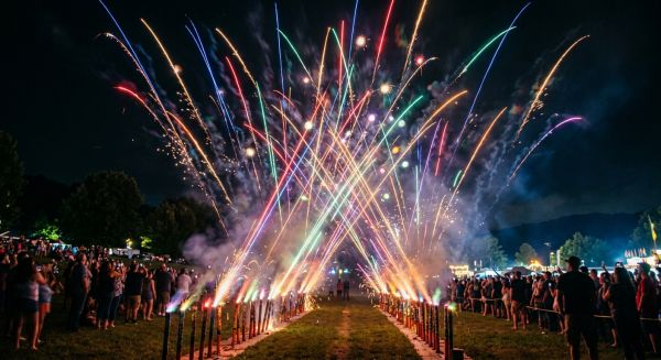 Craquez pour les chandelles romaines aux effets multicolores