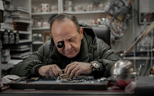 Comment choisir la loupe de bijoutier idéale pour un travail de précision ?