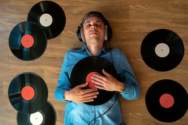 Vinyles techno, hardtek, tribe et tekno : explorez la diversité